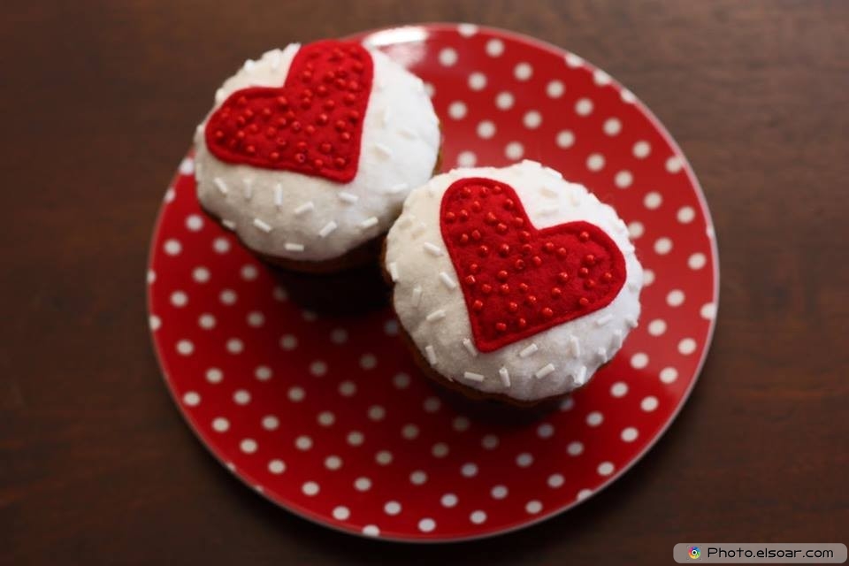 red-love-heart-cupcakes